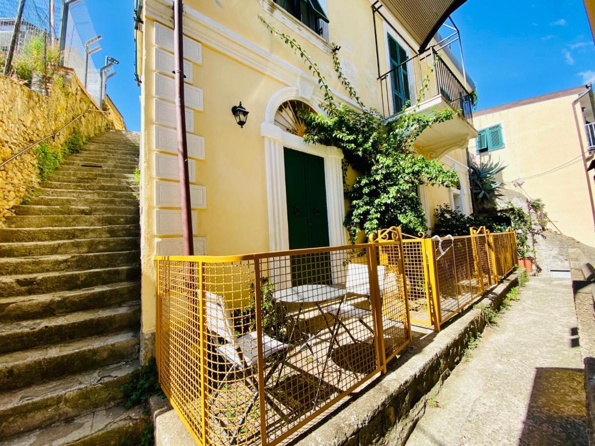 Al Castello Apartment Riomaggiore Bagian luar foto